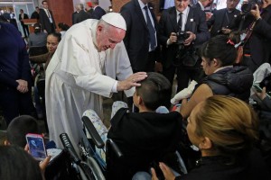 178_papa-in-messico-visita-piccoli-pazienti-dellospedale-pediatrico-